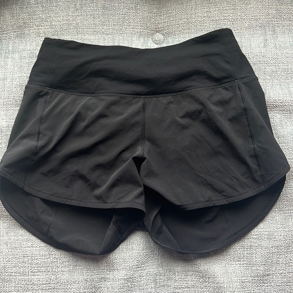 Black lululemon speed up shorts 4’ inch!